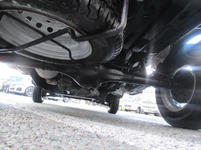 下廻り塗装承ります。車によって料金は変わりますのでお問い合わせ下さい。当店でおススメしているのは「スリーラスター」。融雪剤や塩水などからお車を長期間、強力に保護します。錆の発生、進行を抑えてくれます。