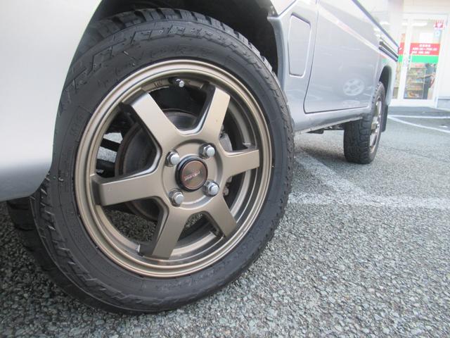 サンバーバン VB 5速マニュアル タイミングベルト交換済(99597km時) 規格外スバルハンドル LEDライト フロントガラスフィルム張り 前回車検透度測定クリア済(3枚目)