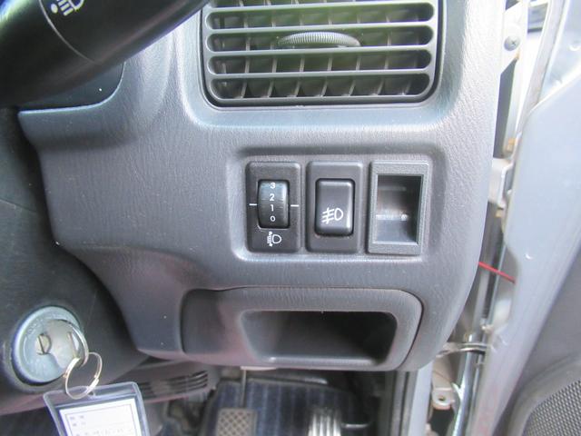 サンバーバン VB 5速マニュアル タイミングベルト交換済(99597km時) 規格外スバルハンドル LEDライト フロントガラスフィルム張り 前回車検透度測定クリア済(11枚目)