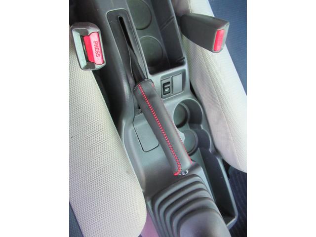 サンバーバン VB 5速マニュアル タイミングベルト交換済(99597km時) 規格外スバルハンドル LEDライト フロントガラスフィルム張り 前回車検透度測定クリア済(18枚目)