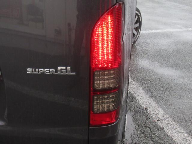 ハイエースバン ロングスーパーGL 4WD 寒冷地仕様 ローダウン 社外16インチ 純正フロントリップ・リヤスポイラー リヤヒーター 社外リヤコンビランプ 純正ナビ DVD再生 Bluetooth フルセグ バックカメラ ETC(13枚目)