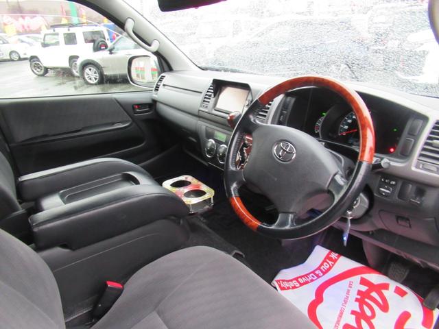 ハイエースバン ロングスーパーGL 4WD 寒冷地仕様 ローダウン 社外16インチ 純正フロントリップ・リヤスポイラー リヤヒーター 社外リヤコンビランプ 純正ナビ DVD再生 Bluetooth フルセグ バックカメラ ETC(16枚目)