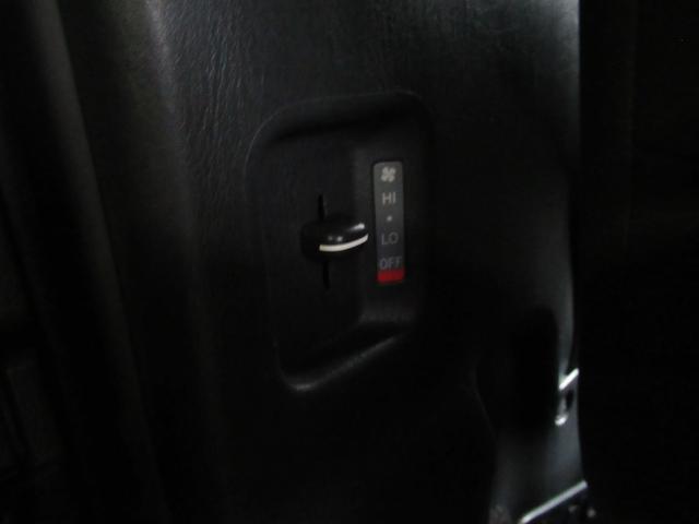 ハイエースバン ロングスーパーGL 4WD 寒冷地仕様 ローダウン 社外16インチ 純正フロントリップ・リヤスポイラー リヤヒーター 社外リヤコンビランプ 純正ナビ DVD再生 Bluetooth フルセグ バックカメラ ETC(34枚目)