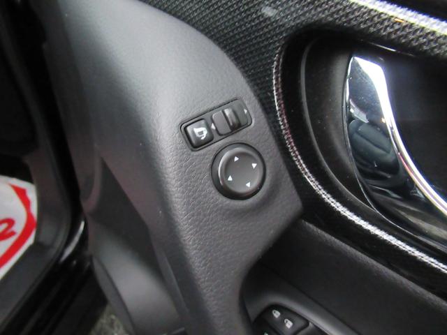 エクストレイル ２０Ｘｔ　エマージェンシーブレーキパッケージ　純正ＳＤナビ　フルセグテレビ　バックカメラ　純正１７インチアルミホイール　カプロンシート　運転席助手席シートヒーター　ＬＥＤライト（12枚目）