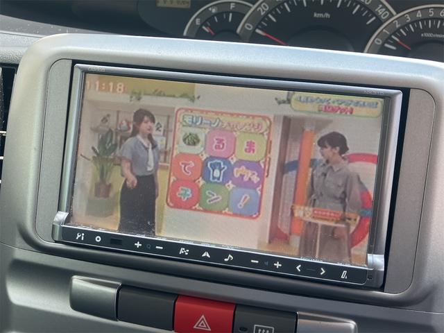タント カスタムＸリミテッド　ＥＴＣ　電動スライドドア　ナビ　ＴＶ　ＨＩＤ　スマートキー　ベンチシート　ＣＶＴ　盗難防止システム　ＡＢＳ　アルミホイール　衝突安全ボディ　エアコン　パワーステアリング（6枚目）
