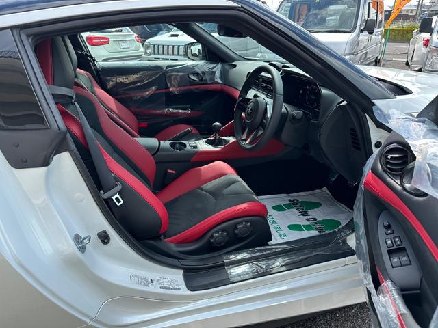 フェアレディＺ バージョンＳＴ　登録済み未使用車　メーカー９型ナビ　バックモニター　アップルカープレイ　ハーフレザーシート　ＢＯＳＥサウンド　１２．３型液晶メーター　ＬＥＤヘッドライト　ＲＡＹＳ製純正１９インチＡＷ（8枚目）