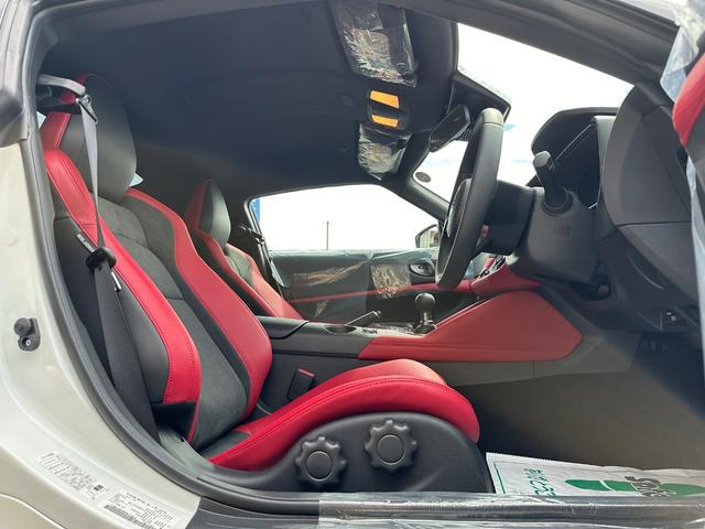 フェアレディＺ バージョンＳＴ　登録済み未使用車　メーカー９型ナビ　バックモニター　アップルカープレイ　ハーフレザーシート　ＢＯＳＥサウンド　１２．３型液晶メーター　ＬＥＤヘッドライト　ＲＡＹＳ製純正１９インチＡＷ（9枚目）