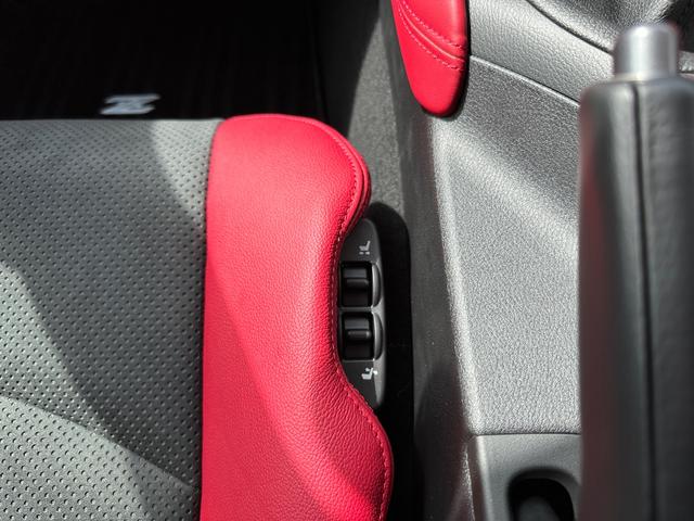 フェアレディＺ バージョンＳＴ　登録済み未使用車　メーカー９型ナビ　バックモニター　アップルカープレイ　ハーフレザーシート　ＢＯＳＥサウンド　１２．３型液晶メーター　ＬＥＤヘッドライト　ＲＡＹＳ製純正１９インチＡＷ（10枚目）