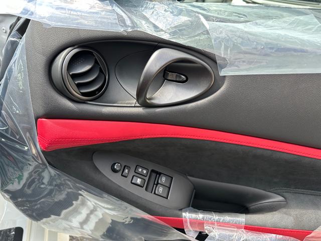 フェアレディＺ バージョンＳＴ　登録済み未使用車　メーカー９型ナビ　バックモニター　アップルカープレイ　ハーフレザーシート　ＢＯＳＥサウンド　１２．３型液晶メーター　ＬＥＤヘッドライト　ＲＡＹＳ製純正１９インチＡＷ（11枚目）