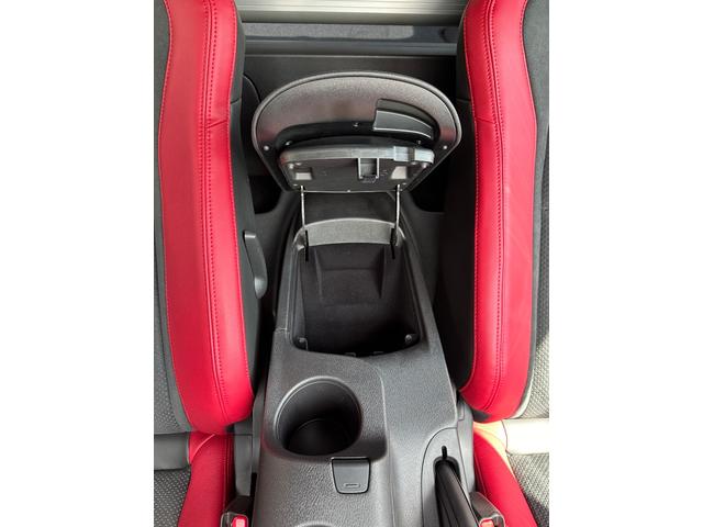フェアレディＺ バージョンＳＴ　登録済み未使用車　メーカー９型ナビ　バックモニター　アップルカープレイ　ハーフレザーシート　ＢＯＳＥサウンド　１２．３型液晶メーター　ＬＥＤヘッドライト　ＲＡＹＳ製純正１９インチＡＷ（14枚目）