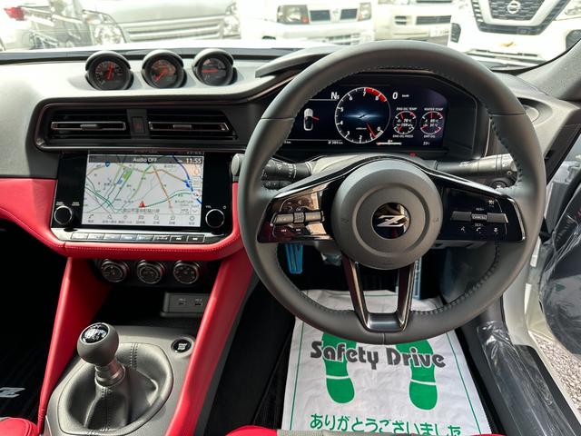 フェアレディＺ バージョンＳＴ　登録済み未使用車　メーカー９型ナビ　バックモニター　アップルカープレイ　ハーフレザーシート　ＢＯＳＥサウンド　１２．３型液晶メーター　ＬＥＤヘッドライト　ＲＡＹＳ製純正１９インチＡＷ（15枚目）