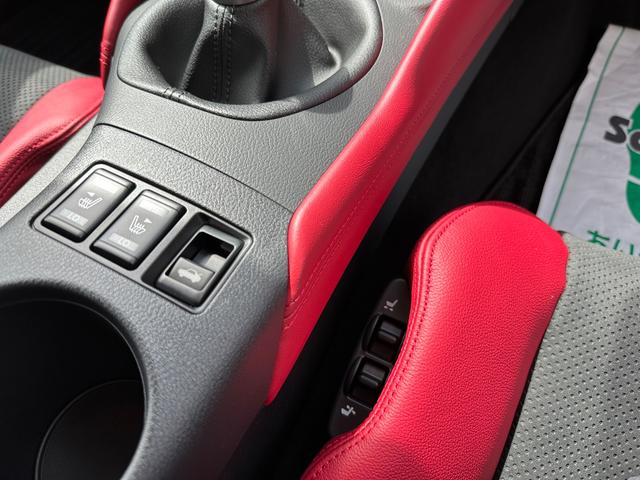 フェアレディＺ バージョンＳＴ　登録済み未使用車　メーカー９型ナビ　バックモニター　アップルカープレイ　ハーフレザーシート　ＢＯＳＥサウンド　１２．３型液晶メーター　ＬＥＤヘッドライト　ＲＡＹＳ製純正１９インチＡＷ（21枚目）