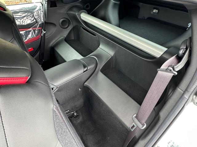 フェアレディＺ バージョンＳＴ　登録済み未使用車　メーカー９型ナビ　バックモニター　アップルカープレイ　ハーフレザーシート　ＢＯＳＥサウンド　１２．３型液晶メーター　ＬＥＤヘッドライト　ＲＡＹＳ製純正１９インチＡＷ（27枚目）