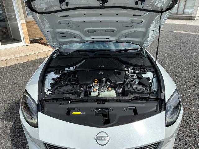 フェアレディＺ バージョンＳＴ　登録済み未使用車　メーカー９型ナビ　バックモニター　アップルカープレイ　ハーフレザーシート　ＢＯＳＥサウンド　１２．３型液晶メーター　ＬＥＤヘッドライト　ＲＡＹＳ製純正１９インチＡＷ（41枚目）