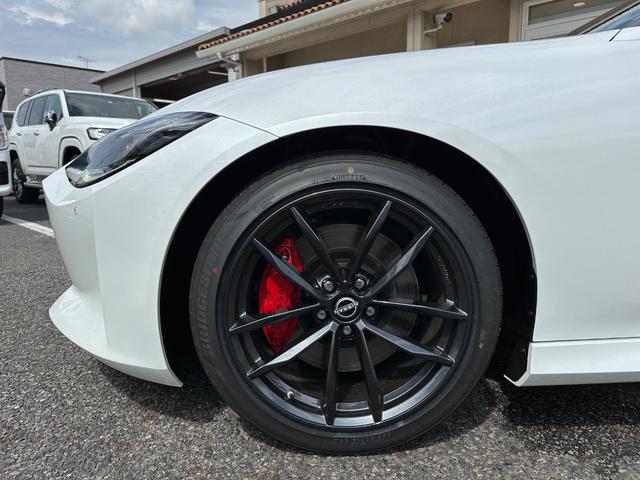 フェアレディＺ バージョンＳＴ　登録済み未使用車　メーカー９型ナビ　バックモニター　アップルカープレイ　ハーフレザーシート　ＢＯＳＥサウンド　１２．３型液晶メーター　ＬＥＤヘッドライト　ＲＡＹＳ製純正１９インチＡＷ（44枚目）