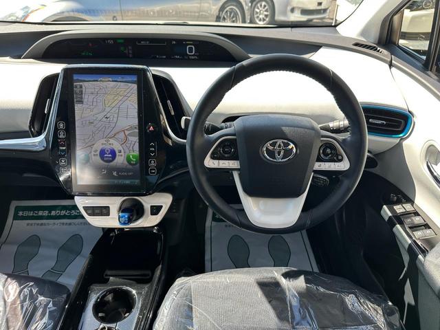 プリウスＰＨＶ Ａ　純正ナビ　ＢＴ　カメラ　セーフティセンス　ＢＳＭ　レーダークルーズ　シートヒーターステアリングヒーター　ＬＥＤライト　純正１７ＡＷ　ＥＴＣ２０　ドラレコ　クリアランスソナー　Ｐアシスト　記録簿　禁煙車（2枚目）