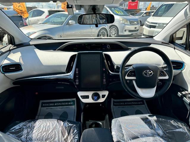 プリウスＰＨＶ Ａ　純正ナビ　ＢＴ　カメラ　セーフティセンス　ＢＳＭ　レーダークルーズ　シートヒーターステアリングヒーター　ＬＥＤライト　純正１７ＡＷ　ＥＴＣ２０　ドラレコ　クリアランスソナー　Ｐアシスト　記録簿　禁煙車（4枚目）