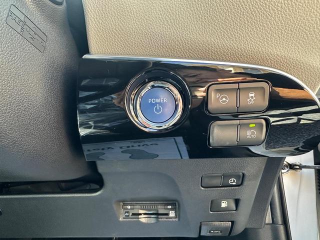 プリウスＰＨＶ Ａ　純正ナビ　ＢＴ　カメラ　セーフティセンス　ＢＳＭ　レーダークルーズ　シートヒーターステアリングヒーター　ＬＥＤライト　純正１７ＡＷ　ＥＴＣ２０　ドラレコ　クリアランスソナー　Ｐアシスト　記録簿　禁煙車（7枚目）
