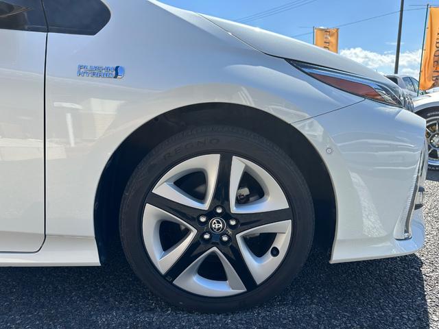 プリウスＰＨＶ Ａ　純正ナビ　ＢＴ　カメラ　セーフティセンス　ＢＳＭ　レーダークルーズ　シートヒーターステアリングヒーター　ＬＥＤライト　純正１７ＡＷ　ＥＴＣ２０　ドラレコ　クリアランスソナー　Ｐアシスト　記録簿　禁煙車（30枚目）