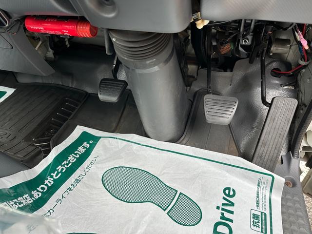 エルフトラック ロングフルフラットロー　ワンオーナー　４ＷＤ　５速マニアル　ターボ　標準ロングボディ　長さ４３４・幅１７９・アピトン張り　ＥＴＣ　運転席エアバッグ　ＡＢＳ　フォグ　切替え４ＷＤ　電動格納ミラー　荷台作業灯　精工ラック　記録簿（11枚目）