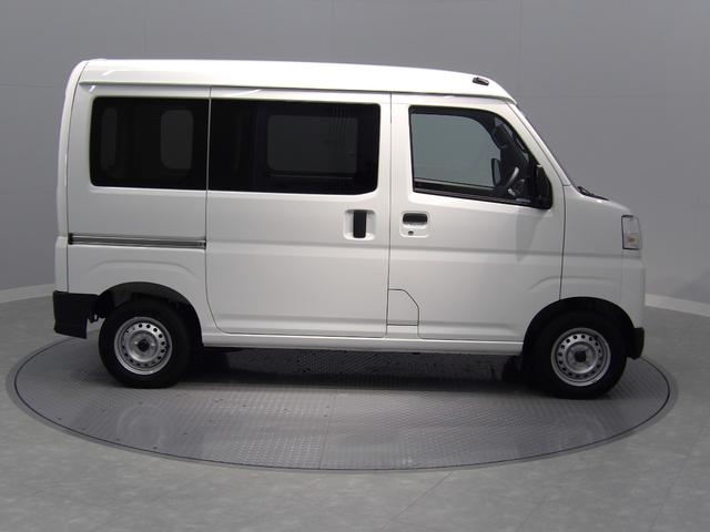 ハイゼットカーゴ ＤＸ　４ＷＤ　ＣＶＴ　スマートアシスト　キーレス　フロントパワーウィンドウ　ＶＳＣ　ＴＲＣ　エコアイドル　運転席　助手席エアバッグ　ＡＢＳ　集中ドアロック　ＡＭ／ＦＭラジオ　荷室灯（4枚目）