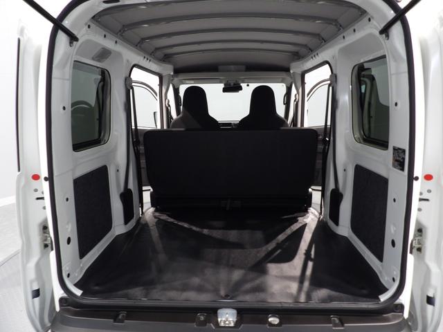 ハイゼットカーゴ ＤＸ　４ＷＤ　ＣＶＴ　スマートアシスト　キーレス　フロントパワーウィンドウ　ＶＳＣ　ＴＲＣ　エコアイドル　運転席　助手席エアバッグ　ＡＢＳ　集中ドアロック　ＡＭ／ＦＭラジオ　荷室灯（12枚目）