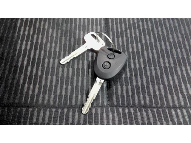 ハイゼットカーゴ ＤＸ　４ＷＤ　ＣＶＴ　スマートアシスト　キーレス　フロントパワーウィンドウ　ＶＳＣ　ＴＲＣ　エコアイドル　運転席　助手席エアバッグ　ＡＢＳ　集中ドアロック　ＡＭ／ＦＭラジオ　荷室灯（22枚目）