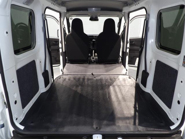 ハイゼットカーゴ ＤＸ　４ＷＤ　スマートアシスト　クリアランスソナー　ＶＳＣ　ＴＲＣ　フロントパワーウインドウ　キーレスエントリー　　ＡＭ／ＦＭラジオ　荷室ＬＥＤランプ　助手席シートスライド　リヤヒーター（18枚目）