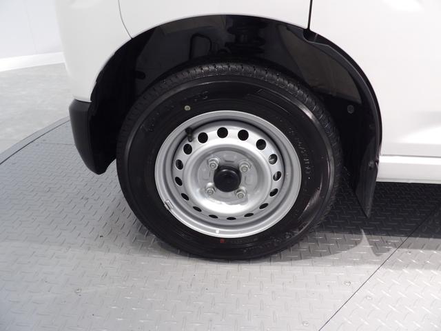 ハイゼットカーゴ ＤＸ　４ＷＤ　スマートアシスト　クリアランスソナー　ＶＳＣ　ＴＲＣ　フロントパワーウインドウ　キーレスエントリー　　ＡＭ／ＦＭラジオ　荷室ＬＥＤランプ　助手席シートスライド　リヤヒーター（19枚目）