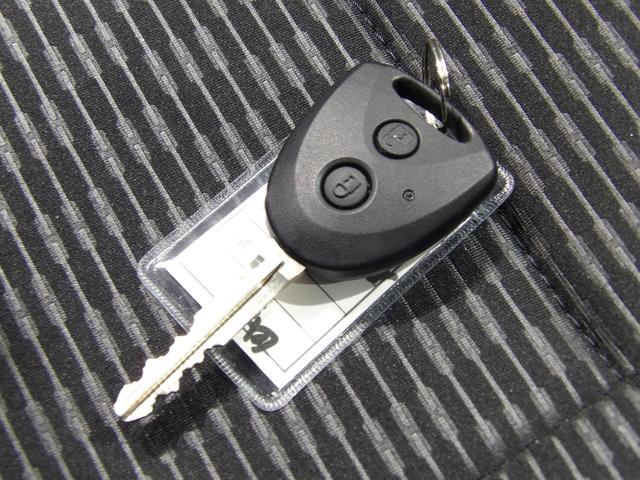 ハイゼットカーゴ ＤＸ　４ＷＤ　スマートアシスト　クリアランスソナー　ＶＳＣ　ＴＲＣ　フロントパワーウインドウ　キーレスエントリー　　ＡＭ／ＦＭラジオ　荷室ＬＥＤランプ　助手席シートスライド　リヤヒーター（24枚目）