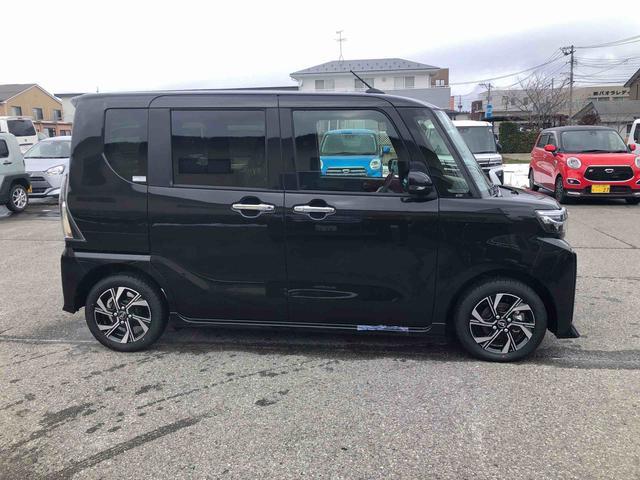 タント カスタムＸ　２ＷＤ　走行距離１６２２ｋｍ　２ＷＤ　スマートアシスト　キーフリーシステム　ディスプレイオーディオ　デジタルメーター　アルミホイール　プッシュボタンスタート（4枚目）
