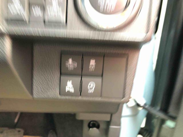 ムーヴキャンバス セオリーＧ　４ＷＤ　走行距離３４１７ｋｍ　４ＷＤ　スマートアシスト　フルホイールキャップ　オートエアコン　電動パーキングブレーキ　キーフリーシステム　スライドドア（27枚目）