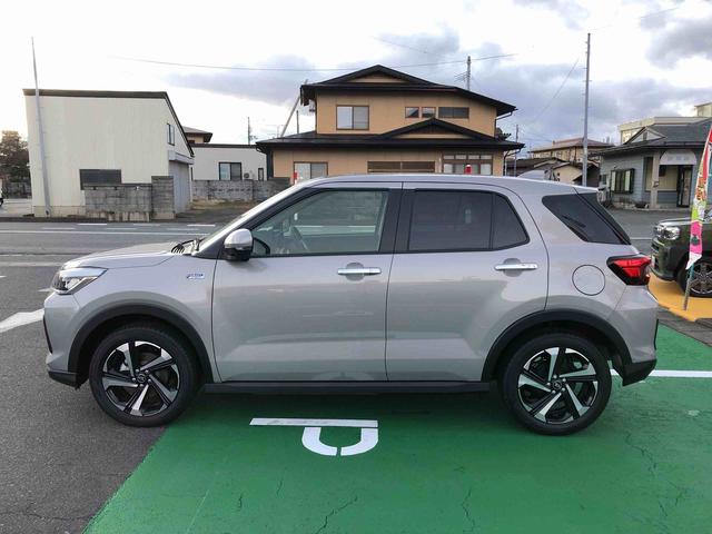 ロッキー プレミアムＧ　ＨＥＶ　２ＷＤ　走行距離３４９４ｋｍ　２ＷＤ　スマートアシスト　アルミホイール　オートエアコン　コーナーセンサー　キーフリーシステム　電動パーキングブレーキ（5枚目）