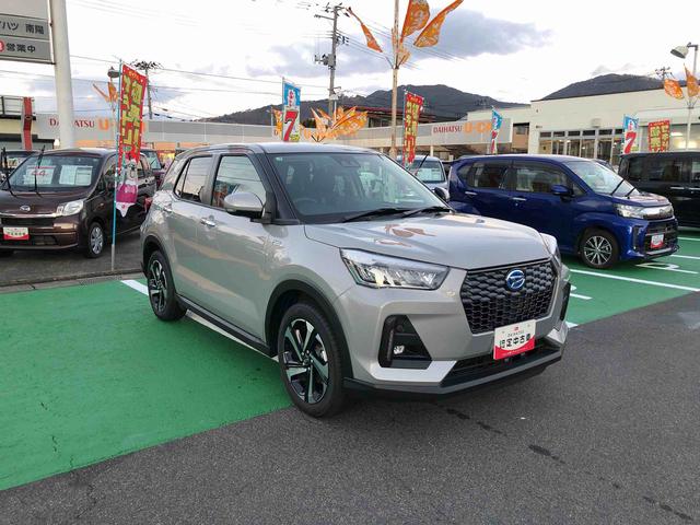 ロッキー プレミアムＧ　ＨＥＶ　２ＷＤ　走行距離３４９４ｋｍ　２ＷＤ　スマートアシスト　アルミホイール　オートエアコン　コーナーセンサー　キーフリーシステム　電動パーキングブレーキ（6枚目）