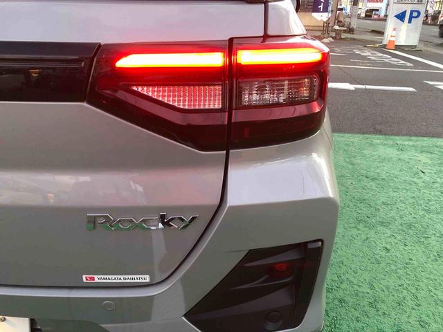 ロッキー プレミアムＧ　ＨＥＶ　２ＷＤ　走行距離３４９４ｋｍ　２ＷＤ　スマートアシスト　アルミホイール　オートエアコン　コーナーセンサー　キーフリーシステム　電動パーキングブレーキ（39枚目）