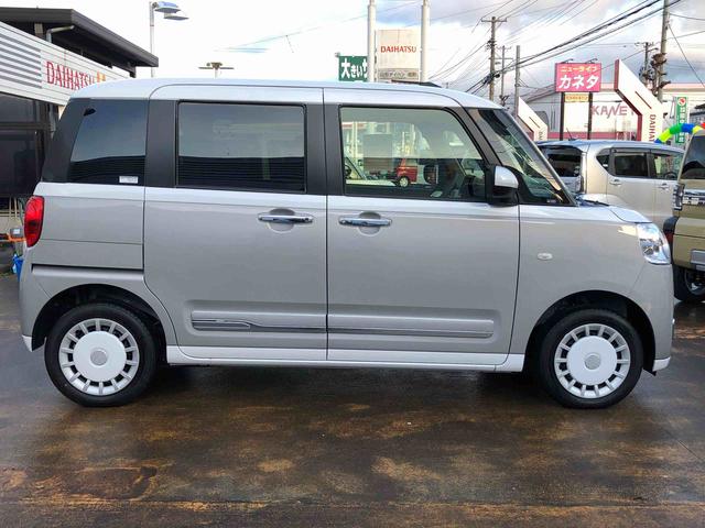 ムーヴキャンバス ストライプスＧ　４ＷＤ　走行距離４５２７ｋｍ　４ＷＤ　スマートアシスト　フルホイールキャップ　スライドドア　プッシュボタンスタート　オートライト　ホッとカップホルダー（4枚目）