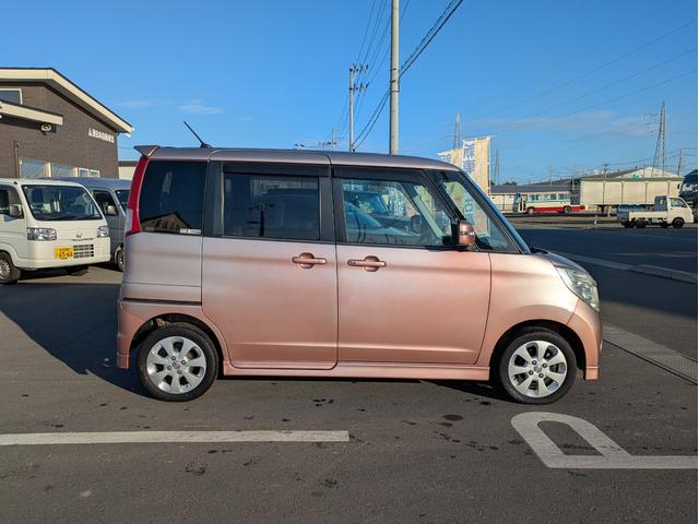 パレット Ｔ　４ＷＤ　スマートキー　両側パワースライド　運転席シートヒーター　リアスポイラー　社外ＣＤ　純正アルミホイール（4枚目）