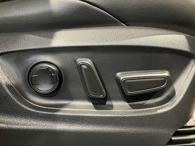 カローラクロス ハイブリッド Z 4WD E-Four 寒冷地仕様 10.25インチディスプレイオーディオ パノラマルーフ パノラミックビューモニター エンジンスターター ETC2.0 パワーリアゲート パワーシート シートヒーター(11枚目)