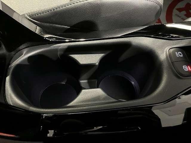 カローラクロス ハイブリッド Z 4WD E-Four 寒冷地仕様 10.25インチディスプレイオーディオ パノラマルーフ パノラミックビューモニター エンジンスターター ETC2.0 パワーリアゲート パワーシート シートヒーター(20枚目)