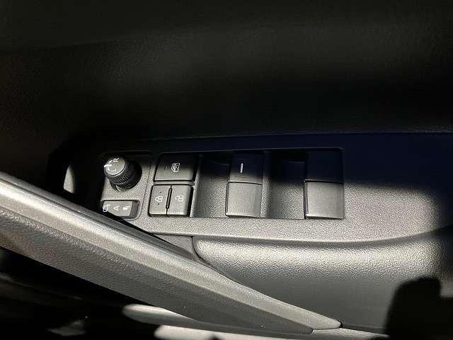 カローラクロス ハイブリッド Z 4WD E-Four 寒冷地仕様 10.25インチディスプレイオーディオ パノラマルーフ パノラミックビューモニター エンジンスターター ETC2.0 パワーリアゲート パワーシート シートヒーター(28枚目)