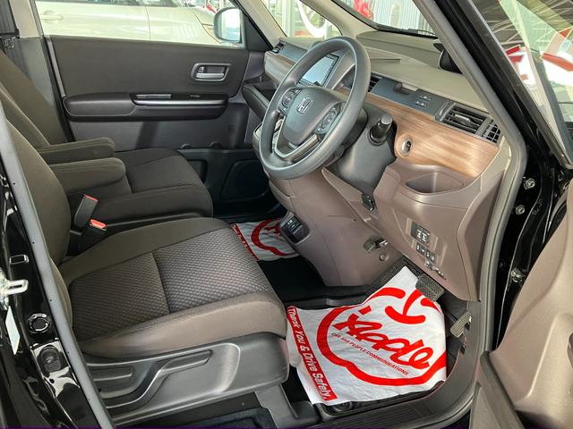 フリードハイブリッド ハイブリッド・Ｇホンダセンシング　４ＷＤ　ドライブレコーダー　ＥＴＣ　バックカメラ　ナビ　ＴＶ　オートクルーズコントロール　レーンアシスト　衝突被害軽減システム　両側電動スライドドア　オートライト　ＬＥＤヘッドランプ　スマートキー（11枚目）