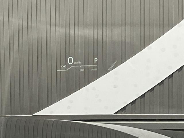 ハリアーハイブリッド Ｚ　レザーパッケージ　４ＷＤ　バックカメラ　オートクルーズコントロール　レーンアシスト　パワーシート　衝突被害軽減システム　ナビ　ＴＶ　オートマチックハイビーム　オートライト　ＬＥＤヘッドランプ　電動リアゲート（32枚目）