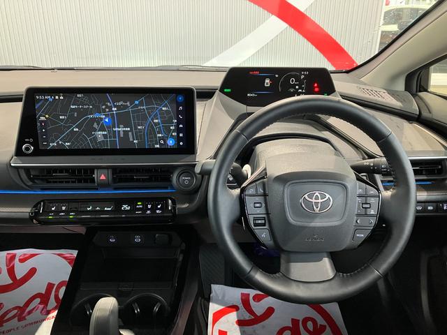 プリウス Ｚ　４ＷＤ　クリアランスソナー　レーンアシスト　オートクルーズコントロール　パークアシスト　衝突被害軽減システム　全周囲カメラ　ナビ　ＴＶ　アルミホイール　オートマチックハイビーム　オートライト（2枚目）