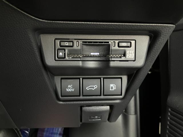 プリウス Ｚ　４ＷＤ　クリアランスソナー　レーンアシスト　オートクルーズコントロール　パークアシスト　衝突被害軽減システム　全周囲カメラ　ナビ　ＴＶ　アルミホイール　オートマチックハイビーム　オートライト（7枚目）