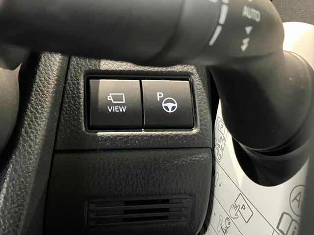 プリウス Ｚ　４ＷＤ　クリアランスソナー　レーンアシスト　オートクルーズコントロール　パークアシスト　衝突被害軽減システム　全周囲カメラ　ナビ　ＴＶ　アルミホイール　オートマチックハイビーム　オートライト（10枚目）