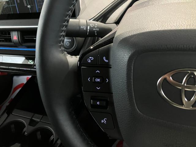 プリウス Ｚ　４ＷＤ　クリアランスソナー　レーンアシスト　オートクルーズコントロール　パークアシスト　衝突被害軽減システム　全周囲カメラ　ナビ　ＴＶ　アルミホイール　オートマチックハイビーム　オートライト（26枚目）