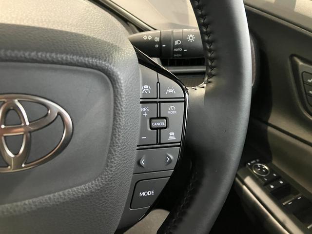 プリウス Ｚ　４ＷＤ　クリアランスソナー　レーンアシスト　オートクルーズコントロール　パークアシスト　衝突被害軽減システム　全周囲カメラ　ナビ　ＴＶ　アルミホイール　オートマチックハイビーム　オートライト（27枚目）