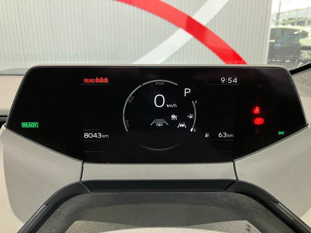 プリウス Ｚ　４ＷＤ　クリアランスソナー　レーンアシスト　オートクルーズコントロール　パークアシスト　衝突被害軽減システム　全周囲カメラ　ナビ　ＴＶ　アルミホイール　オートマチックハイビーム　オートライト（28枚目）