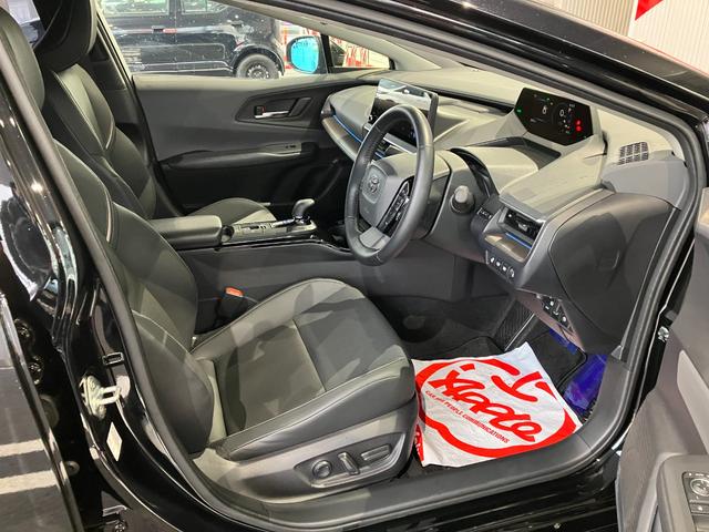 プリウス Ｚ　４ＷＤ　クリアランスソナー　レーンアシスト　オートクルーズコントロール　パークアシスト　衝突被害軽減システム　全周囲カメラ　ナビ　ＴＶ　アルミホイール　オートマチックハイビーム　オートライト（33枚目）