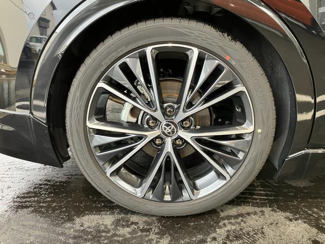 プリウス Ｚ　４ＷＤ　クリアランスソナー　レーンアシスト　オートクルーズコントロール　パークアシスト　衝突被害軽減システム　全周囲カメラ　ナビ　ＴＶ　アルミホイール　オートマチックハイビーム　オートライト（35枚目）